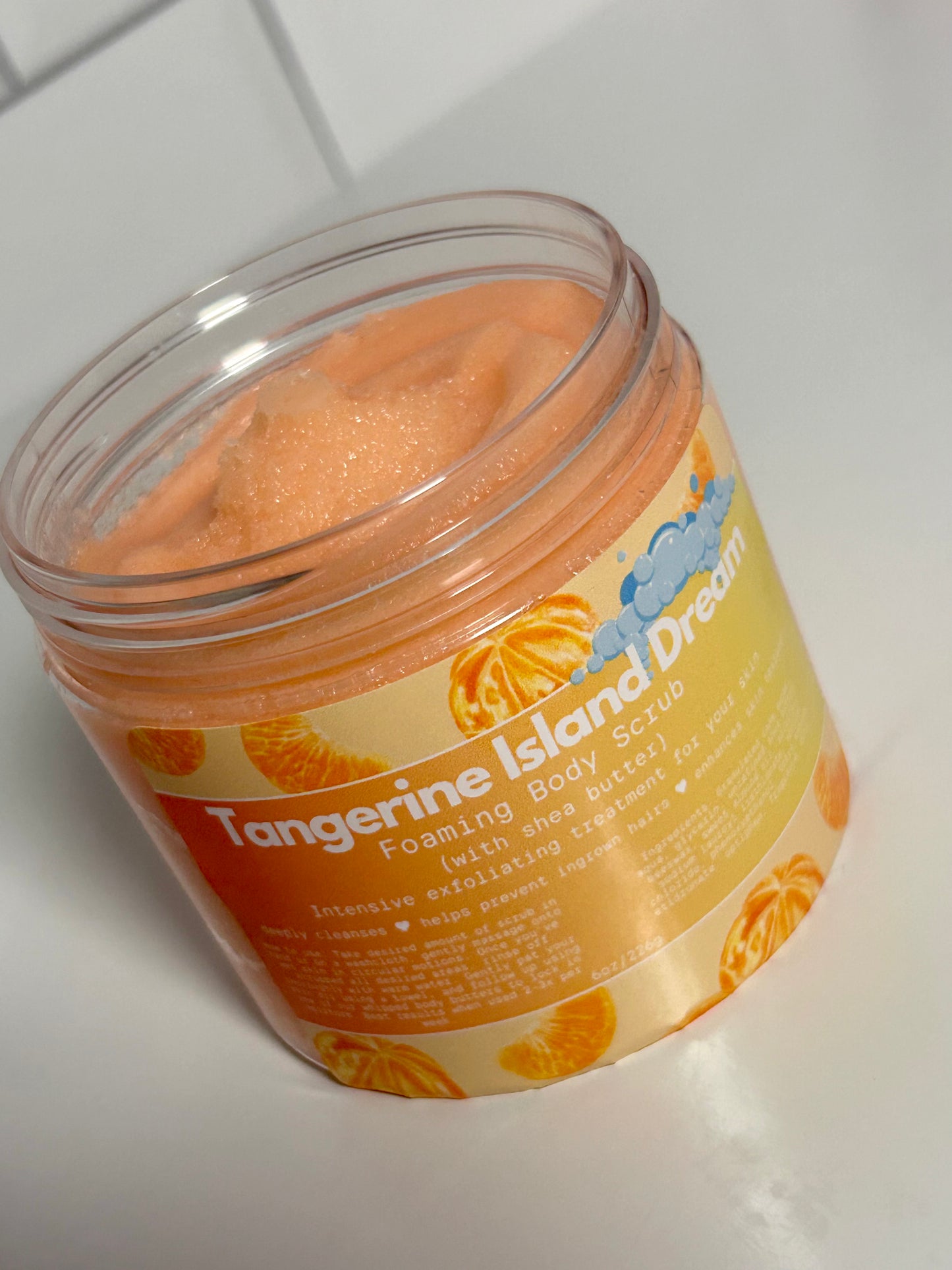 Tangerine Island Dream foaming body scrub