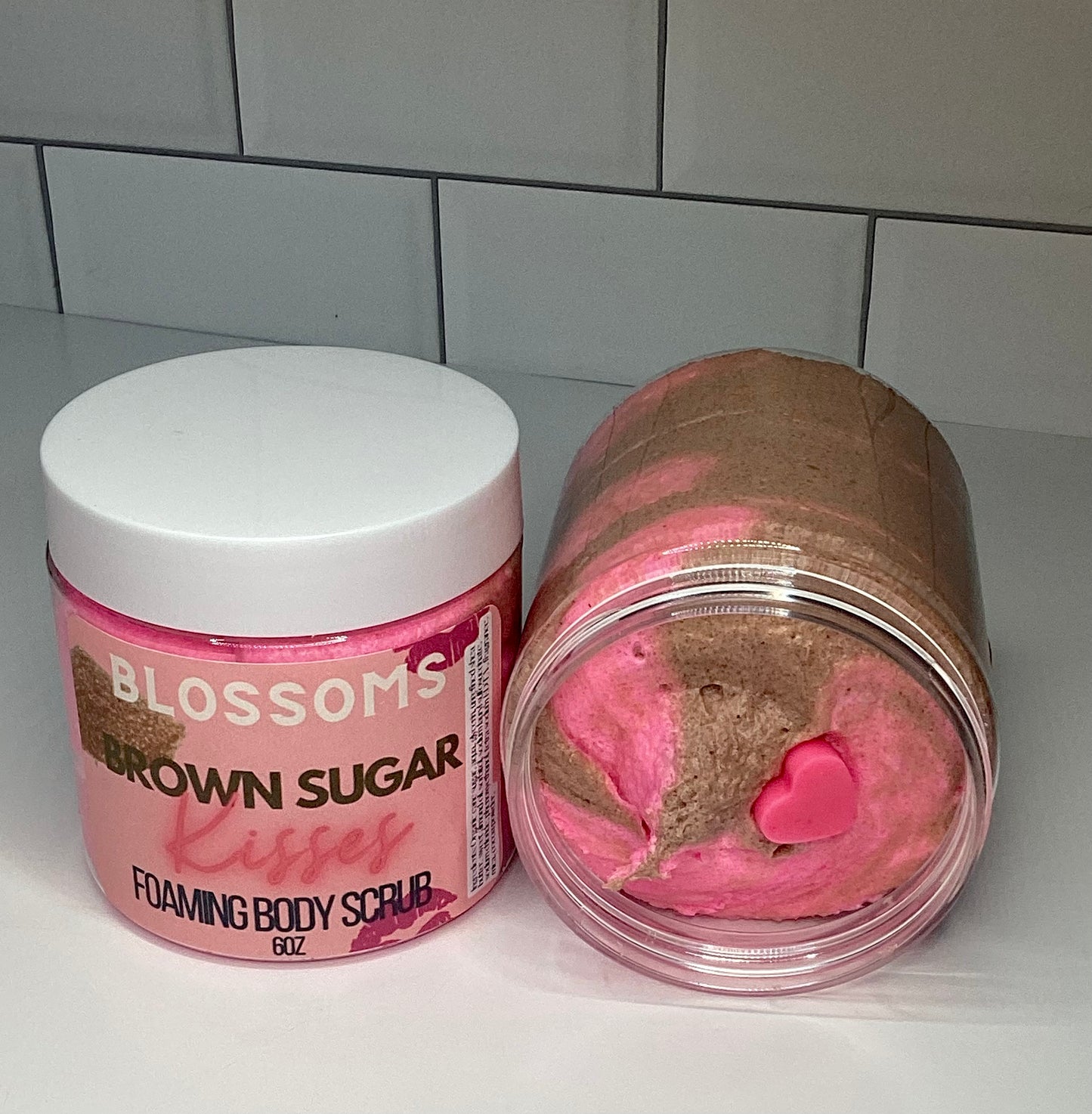 ‘Brown sugar kisses’ foaming body scrub